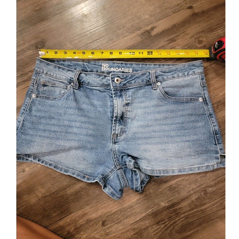 No Boundaries Blue Denim Shorts Size 14 Eyelet Bow Back Pockets Light Wash